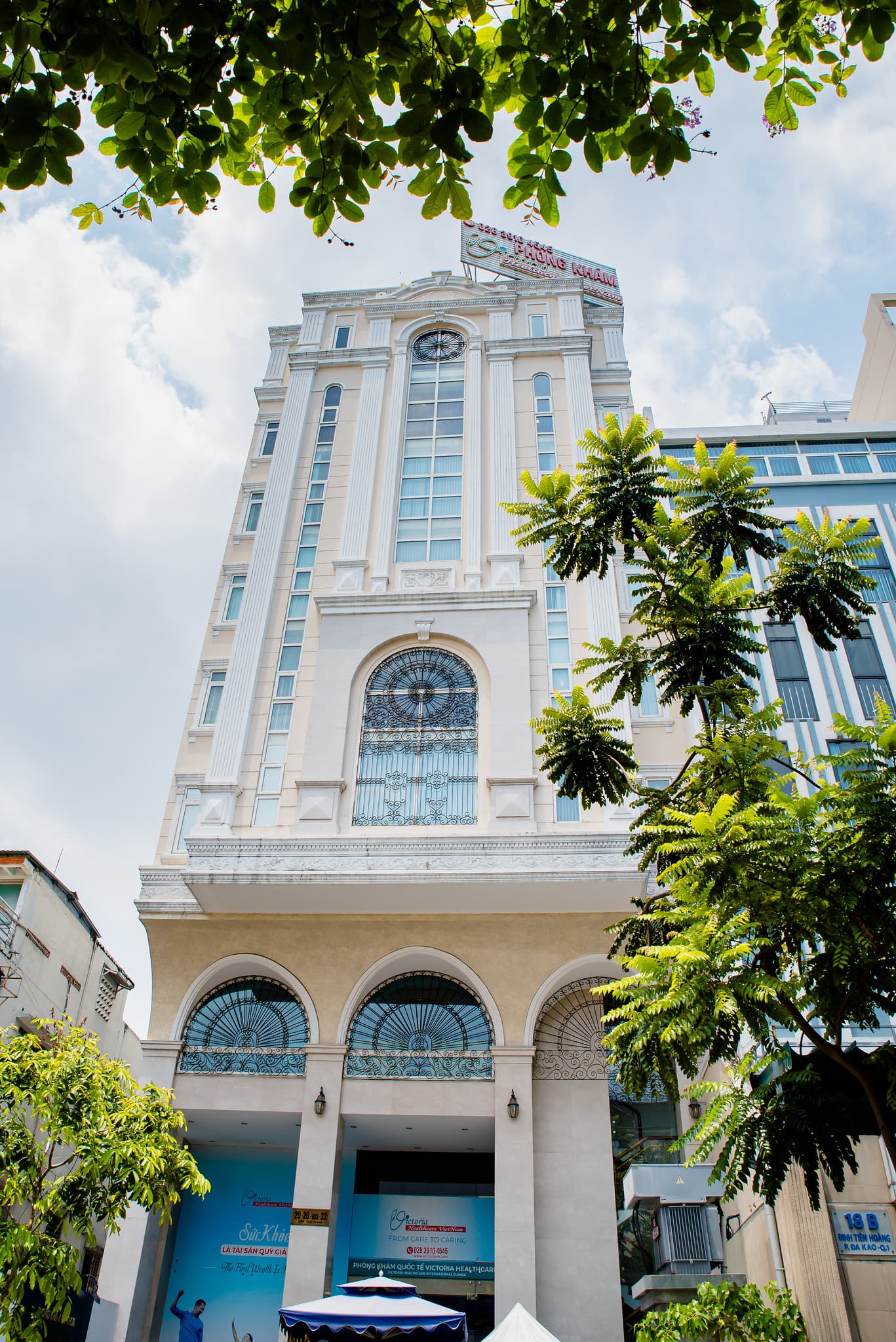 THÔNG BÁO: Thi công bảo trì mặt tiền tòa nhà cơ sở 20 Đinh Tiên Hoàng, Phường Đakao