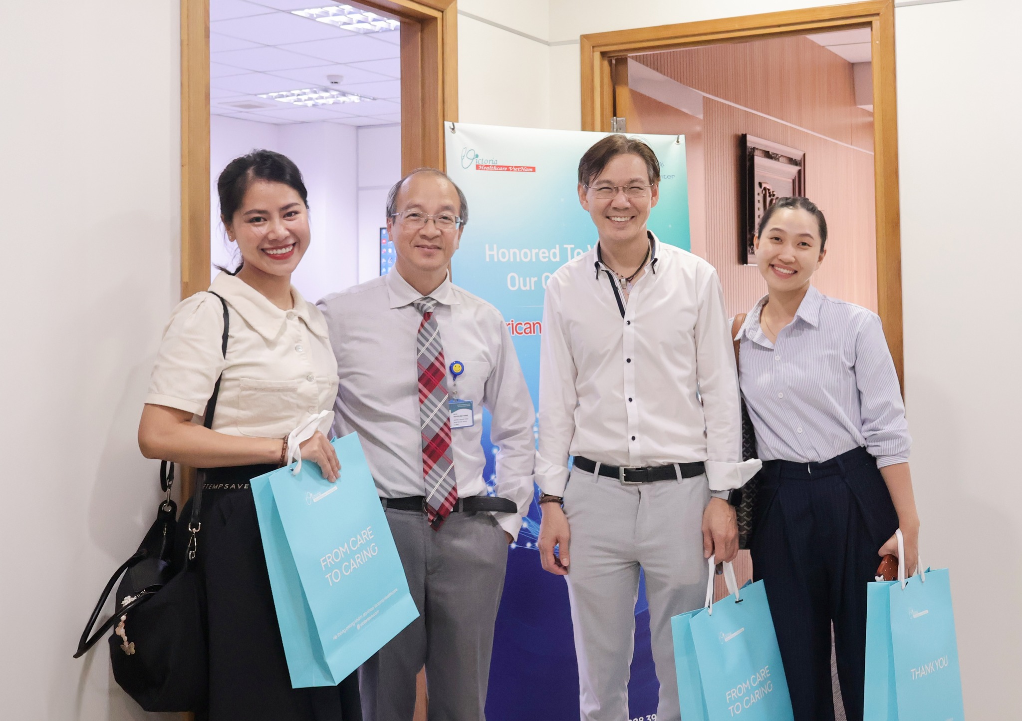 VICTORIA HEALTHCARE PHỐI HỢP TỔ CHỨC BUỔI ĐÀO TẠO CME CÙNG AMERICAN EYE CENTER VIETNAM